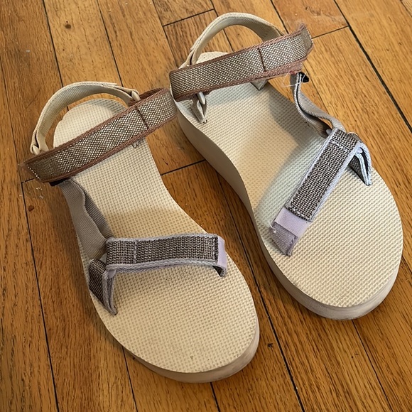 Flatform Universal Crafted Teva | Flatforms, Teva, Casual high heels